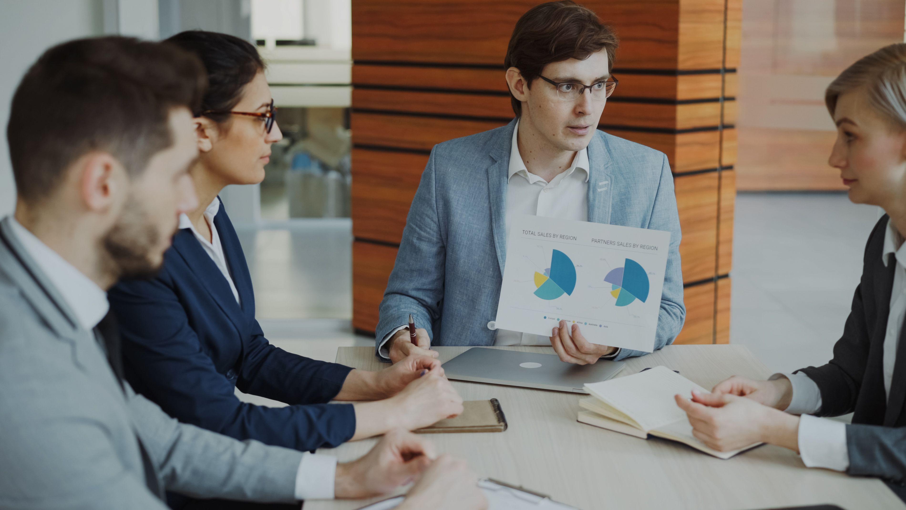 AQSTRA sales pipeline with leads ranked by score